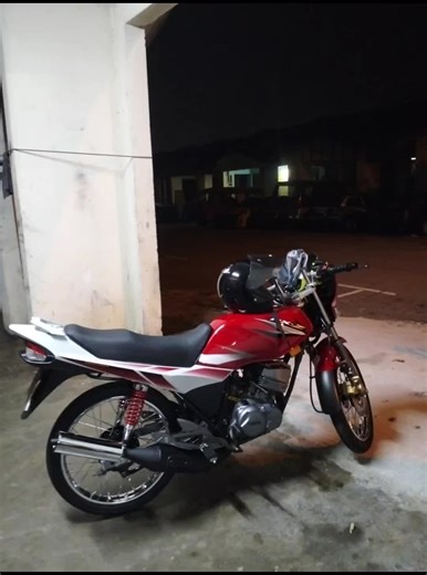 arini last aq buat kje gilo...haha..n9👉🏻perak uji ketahanan moto cust.. penat pun x hilang lgi..demi memcari rezeki yg halal.. org nmpk kite bila kite senang..tapi org x kn nmpk bile kite ssh..tapi ape kn dayo..permainan dunia kne la hadap mcm mna sekali pun..2026 ni kne jgk berkiro. kne jgk kejam sikit..sbb kito sorg2 riper kite try moto.. ape2 pun semoga dipermudah kn urusan aq dn kluarga🤲🏻 tq @panjang_super teman kn org gila ni🤜🏻🤛🏻 tq @ajoytobaa layan aok&panjang tdi.. @mell_rz350 tq 