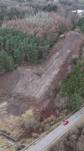 Morfa Dry Ski Slope was once a cornerstone of Welsh childhood adventure. Opened in 1989, it offered a local escape for thrill-seekers until it fell victim to the decline of dry slopes across the UK. 📉 Despite 2021 plans to transform the 3.48-acre site into industrial units, the land remains untouched and was recently listed for sale. Today, the slope is a fenced-off, muddy memory, a silent reminder of the vibrant "plastic mountain" where so many of us first learned to carve turns. 🎿🏴󠁧󠁢󠁷󠁬�