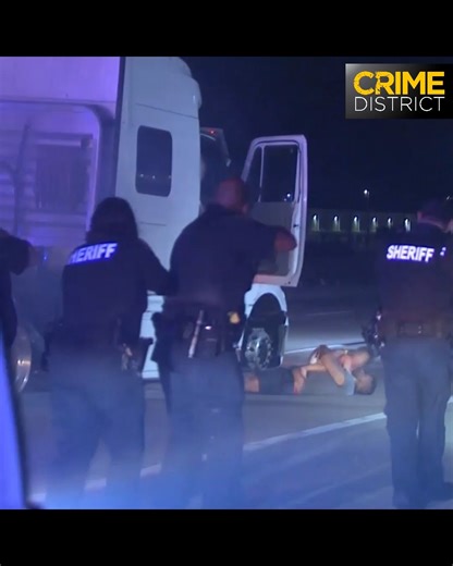 😲 UN CAMION ROULE A 100KM ET ESSAYE D'ECHAPPER A LA POLICE 🚓 📺 COPS nouvelle saison inédite, c'est à retrouver tous les mardis à 20H40 sur Crime District ! Retrouvez CRIME DISTRICT sur le canal 121 chez Orange ; 202 chez Free ; 71 chez Bouygues ; 175 chez SFR ; 42 sur BIS TV ainsi que chez Molotov et Amazon Prime ! | Crime District