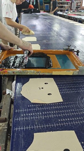 職人の手 シルクスクリーン印刷の技術