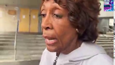 Rep. Maxine Waters just had the door of an ICE facility slammed in her face by a copGive this man a raiseDo you firmly support this?A. Huge YesB. NoIF Yes, Give me a THUMBS-UP👍!!MAKE THIS GO VIRAL ON 𝕏. LET’S GO 👏