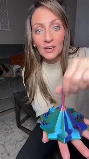 🎄Meet the world’s first 3D-printed fidget tree that delights your senses and sparks holiday joy! Twist, turn, and transform this mesmerizing star into a mini holiday tree you can’t stop touching – a perfect blend of sensory play and festive decor. Satisfying tactile fidget moves – spin, click & fold Transforms from star to mini Xmas tree in seconds Compact, portable & 3D-printed with care Calms nerves while celebrating the season 🎁 Perfect For: • Anxious hands & busy minds Stocking stuffers & 