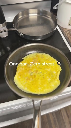 HexClad handles eggs, omelets, and all your nonstick cooking—easy flip, easy clean, no sticking. This is the only pan you need. 🔥#hexclad #omlette #nonstickpans