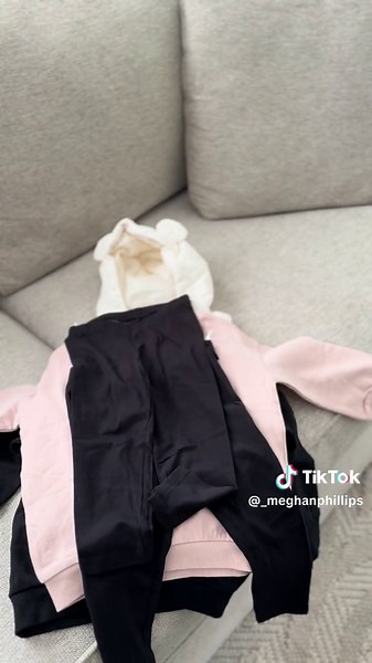 Cute baby girl fall haul you didn’t know you needed 🤎 #hmhaul #fallhaul #babygirlclothes #babygirlhaul #shoppinghaul #hmbaby #fallfashion #unboxing #falloutfits #babygirl #momsoftiktok #momsover30 #trending #fyp @H&M