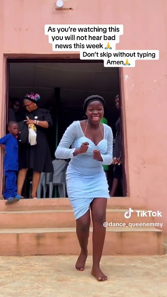 Dancing Teacher and Students Showcase Viral Moves
