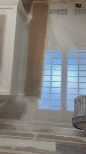 Tired of the old cabinets in your home, check this transformation out 女 Shellac-base Primer / Gallery series top coat Sherwin Williams #sherwinwilliams #azcontractors #azpainter #process #gracosprayer #phxcontractor | Barreras Painting LLC | Facebook