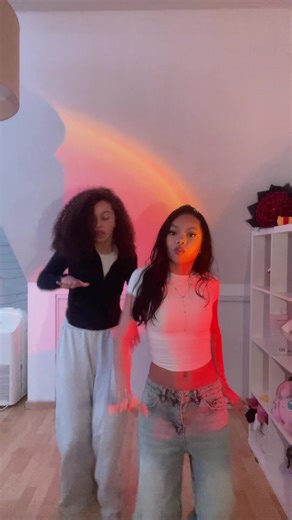 Danse en Duo avec @𝐧𝐚𝐧𝐚 et Amies