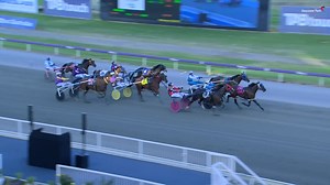 Mister Macedon does it back-to-back! #GloucesterPark | Gloucester Park