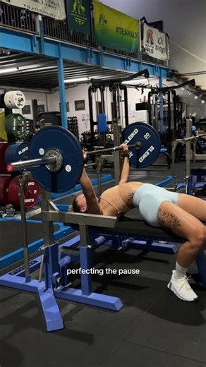 7 days out from comp 😩 #gymgirlmotivation #benchpress #powerlifter #gymexercises