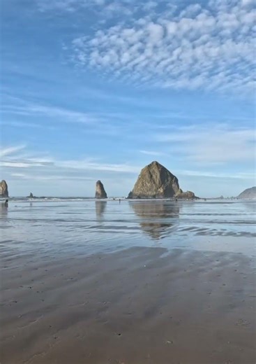 This is why Haystack Rock breaks the internet #cannonbeach #oregon #viral