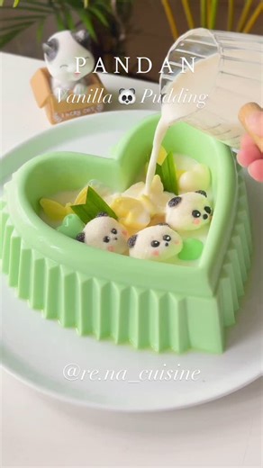 Rennie 🕊 on Instagram: "Pandan pudding but make it cute~ 🐼 three little pandas chilling in a heart shaped milk spa with butterflies 🦋🤭 for the pandan flavor im using pandan paste from @koepoekoepoeid and also i added some perisa vanilla, not forget to put some drops of yellow oil food coloring for the butterflies Ingredients: 1600ml milk 100gr sugar 14gr agar powder 1tsp perisa vanilla 2 tsp pasta pandan 3 drops yellow food coloring #homebaking #homecafe #homecooking #pudding #panda"