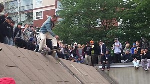 Yesterday was insane and we’re positive that it’s just getting better today starting from Amos Rex (14.00) bank with Ponke's The Shop - the 12 set (16.30) and the girls bowl jam (19.00) in Micropolis skatepark with the Skeittikontti closing party 🔥🔥🔥 #HELride #and #die 📹 @meddis6000 | HELride