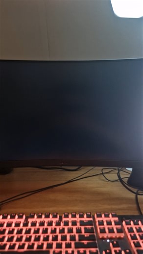 Msi Monitor flashes colors when turned on