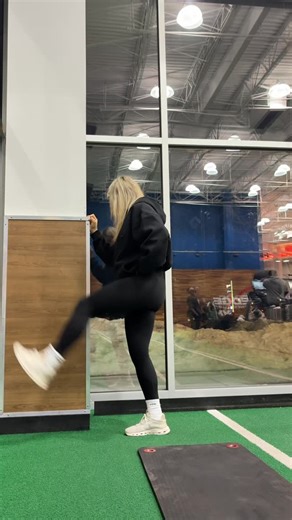 Rose Rybak | Wake up & workout with me🖤 wearing @aybl . Got a good leg day in yesterday, details below ⬇️ STRETCH - hipthrust 4 x 8-10 - reverse hack... | Instagram