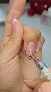 Uñas efecto ojo de gato con iman de flor | Marisol Beauty Tutorials