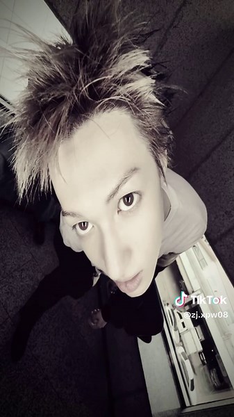 ชีวิตและผลงานของ Martin Cortis ใน K-Pop