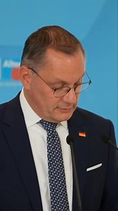 Tino Chrupalla spricht über ein zentrales Thema: die Sicherheit in Deutschland. Offene Grenzen, gestiegene Kriminalität, Verunsicherung – was ist dran? Hier erfährst du die Position der AfD und warum viele Bürger sich Sorgen machen. 🔑 Keywords: Tino Chrupalla, Deutschland, Sicherheit, AfD, Grenzen, Politik, Bundestag | Verstehenvertiefenverwandeln