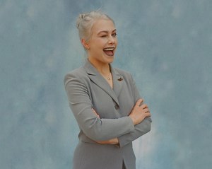 Phoebe Bridgers Is Joined Live by The 1975's Matty Healy For New Song "New York" -