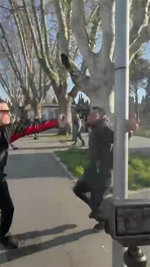 Attacker escapes police and tries to hit me #dangerous #criminal