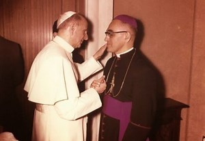 La Chiesa celebra i Santi Paolo VI e Mons. Romero/ Video, Papa Francesco: “ci insegnano a vivere in Cristo”