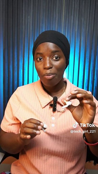 C’est quoi le Bluetooth ? C’est une technologie sans fil qui permet de connecter deux appareils entre eux… sans câble ! 🎧 Casque téléphone ? ✔️ 🖥️ Clavier PC ? ✔️ 📱 Envoi de fichiers ? ✔️ Portée : jusqu’à 10 mètres (parfois plus). Consomme peu d’énergie 🔋 Idéal pour partager de la musique, des données, ou des accessoires connectés #Bluetooth #TechSimplifiée #CestQuoi #TikTokEdu #PourToi #Technologie #senegalaise_tik_tok #techgirl #senegalaise_tik_tok#