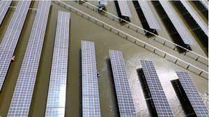 36K views · 110 reactions | You've seen solar panels built on rooftops and in deserts, but what about on a salt field? To make continuous progress in its green transition, China is looking for all kinds of places to install photovoltaic devices, tapping into the agriculture sector to make dual use of limited land. | CGTN | Facebook