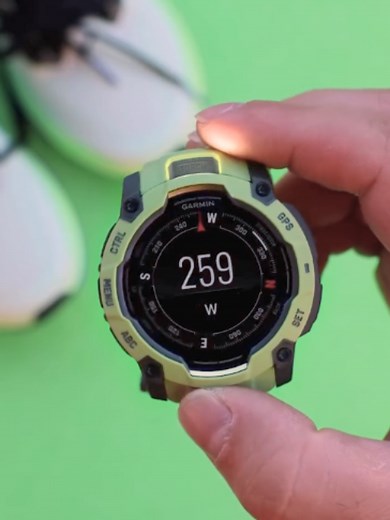 Rugged performance meets standout color. Instinct 3 Alpine Edition untuk kamu yang berani tampil beda! #Garmin #GarminID #instinct3