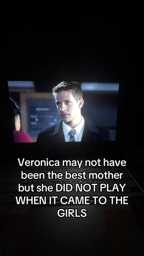 Immiscible Moments in Pretty Little Liars Bloopers