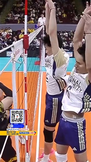 BLUE WALL HOLDS STRONG 🧱 Peng Taguibolos and Buds Buddin combine for a perfectly timed double block, denying UST's Sherwin Umandal at the net to give NU a crucial stop against UST in Set 2 of the UAAP Season 88 men’s volleyball tournament! #UAAPSeason88 #LegendsStartHere #StrengthInMotionHopeInAction | One Sports