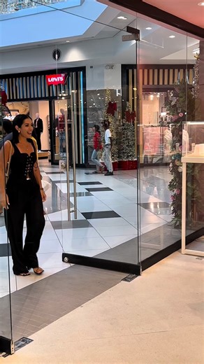 a s h l e y l a u r e n 🤍 on Instagram: "Choosing pieces that mean something ✨ From champagne to trying on a few favorites, every detail felt thoughtful. A piece I’ll wear every day. Thank you @pandoratrinidadandtobago for the experience 🤍"