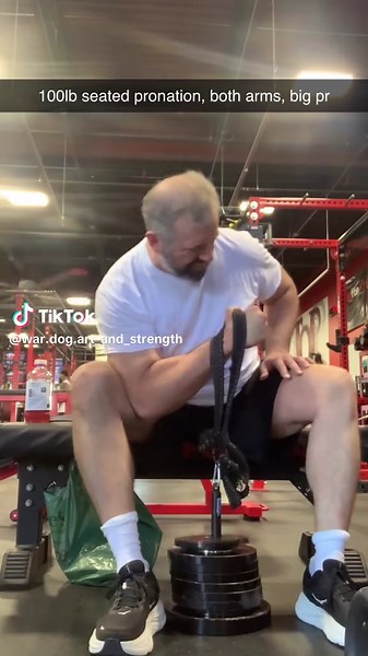 #armwrestling #armwrestlingtraining #armwrestler #armwrestlersoftiktok #artistswholift