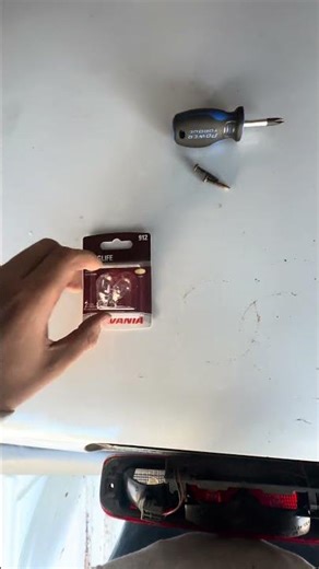 3rd Brake Light and Cargo Lamp Bulb Replacement - GMT800