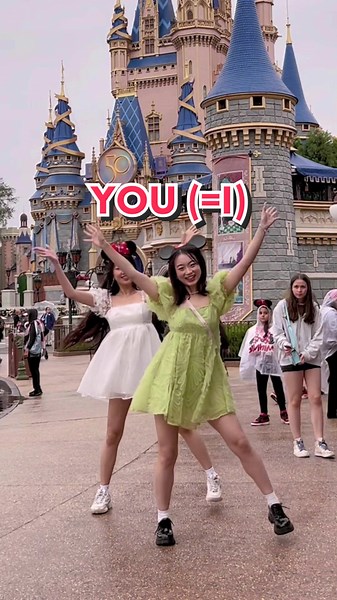 Bol4 Dance Tutorial at Cinderella’s Castle!