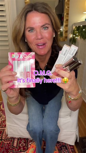 O. M. G. 🤩🤩🤩🤩🤩🤩! It’s finally here! The @buxomcosmetics cyber sale. This sale is like no other! 🤑🤑🤑🤑🤑🤑🤑🤑🤑🤑 ✨ Everything’s in my showcase, but the FULL SIZE Plumping Lipgloss is linked below 👇 🔗 👄 👇 #lipgloss #lipglosses #lipsticks #lipbalmaddict #beautyproducts