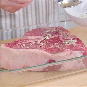 586 reactions · 578 shares | FAMILY-SIZED: One steak feeds the whole crew! This recipe is perfect for your weekend. Get the full recipe: https://www.certifiedangusbeef.com/recipes/recipedetail.aspx?id=695 | Certified Angus Beef ® brand | Facebook