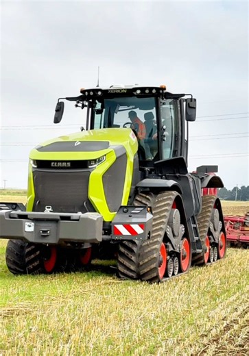 Claas Xerion 12.650 Tractor with HORSCH Terrano Features