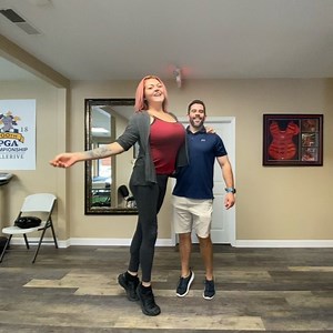 lol @drbradomw is not a very short man but here we are!😂😂😂 Attempting to balance!🥰 Calf raises are on the itinerary for this next week’s at-home therapy.. Also, we’re going for a 30 day detox!💀👌 Let’s get this mush turned to muscle!💪👊😘 #30daytransformationteam #30dayprogram #first30 #firstthirtydays #30daydetox #restartmetabolism #tallpplproblems #tallgirlprobs #hellalonglegs #calfraises #balancedrills #silliness #tallpplhavemorefun #sixfootnine #tallestactressintheworld #shouldhavekill