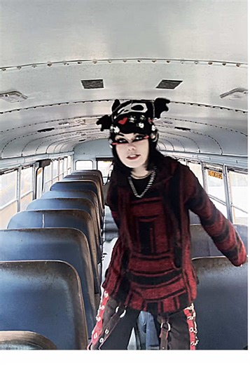 All aboard the magic school bus 🚌 🖖🪄 #emo #silly #daftpunk #positivevibes #vibes