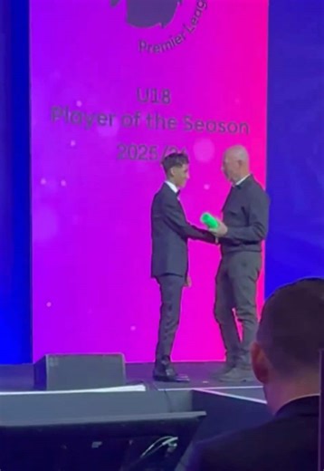 Here is the moment that JJ Gabriel was announced as 2025/26 U18 Premier League Player of the Season.🤩🏆 🎥X/ joeG8710