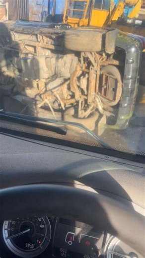 How to remove a diesel tank🤣 #truck #mercedes #car #diesel #tank #truckdriver #worklife #mechanic