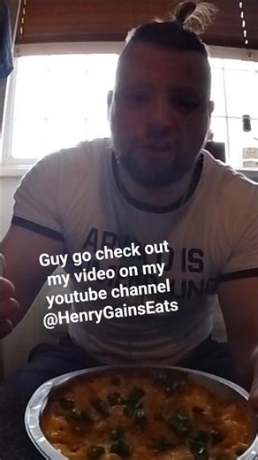 Reviewing Aldi's Chrizo Mac N Cheese. Go check it now 💪🙏