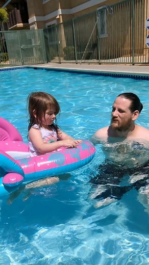 Faes First Pool experience, She absolutely loved it!! I can't wait to go on more vacation on the beach and fun places with water parks for them. 凉凉 #familytime #myloves #mywaterbabies #summermood☀️ #summermemories | Pixie Leal | Facebook