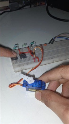 Simple Servo Motor Controller Using NE555 Timer IC