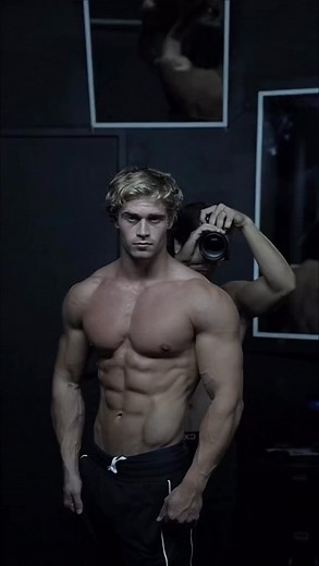 19K views · 653 reactions | Photoshoot #bodybuilder #musclelover #fitnessmodel #posing #selfie #photoshoot #chestmuscles #musclehunk #muscleworkout #shredded #aesthetic #gymaddi | Athletic Star | Facebook