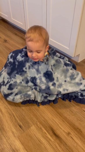 DIY Car Seat Tie Blanket Tutorial