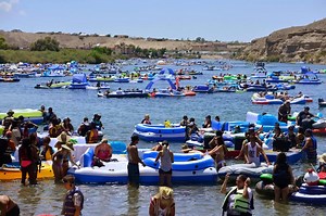 159K views · 2.8K reactions | About 30,000 people floated down the Colorado River between Laughlin and Bullhead City for the River Regatta. Source: Sam Morris/Las Vegas News Bureau | FOX5 Las Vegas | Facebook