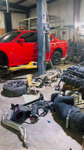 ⚡️Dee Glizzy⚡️ on Instagram: "We always debating about something around the shop😂😂 #deeglizzyytv #cars #dodge #mopar #srt"