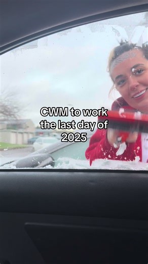 Ended the year tattooing a familiar face. We filled in an awkward gap he’s got between the ribs and back and his 🍑 I’ve had such a fun year and I’m grateful for everyone who’s got tattooed or booked in. Can’t wait to have more fun and make more tattoos next year. I’m away to enjoy my 2 days off 🥳 Happy New Year 🥳 #tattoo #newyear #tattooideas