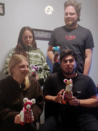 ¡Gracias Diego, Clara, Luisa y Félix! 🙌🇨🇱🇩🇪 Fue un placer acompañar a nuestros amigos de Chile y Alemania en su aventura por Cusco con Andean Trekking Peru, visitando la increíble Laguna Humantay 🏔️, la Montaña de Colores 🌈 y la maravilla del mundo Machu Picchu 🏛️. ✨ ¿Quieres vivir experiencias increíbles como ellos? ¡Contáctanos y descubre Cusco con Andean Trekking Peru! 🥾🇵🇪 . . . #Cusco #MachuPicchu #MontañaDeColores #LagunaHumantay #AndeanTrekkingPeru #PeruTravel #ExplorePeru #Aven