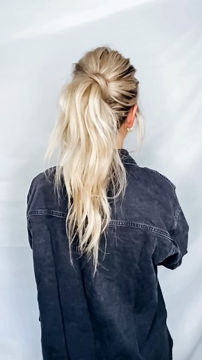 Jamie Lyn Vandenberg on Instagram: "Dirty hair CAN work in your favor🤯 Start with a great dry shampoo, I’m using the new clean styler sheer dry shampoo by @fekkai 🤍. This dry shampoo is completely invisible making it ideal for all hair colors! Pro tip: apply dry shampoo while your hair is clean, it will absorb oils more efficiently this way and then reapply if needed to get more days between washes! I find textured styles like this work best when my hair isn’t freshly shampooed! I finished off